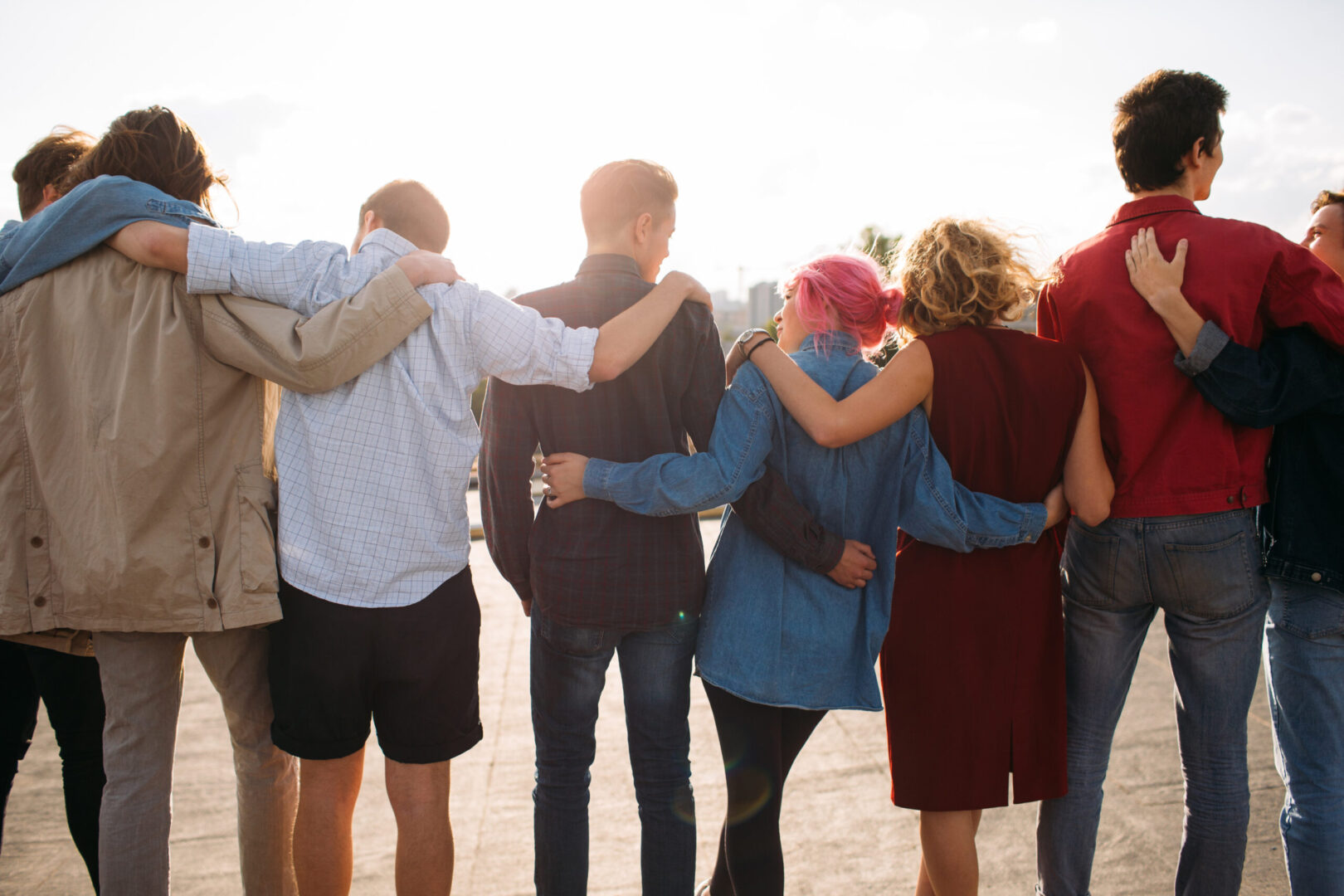 grupo personas diversas unidad apoyo amistad espalda